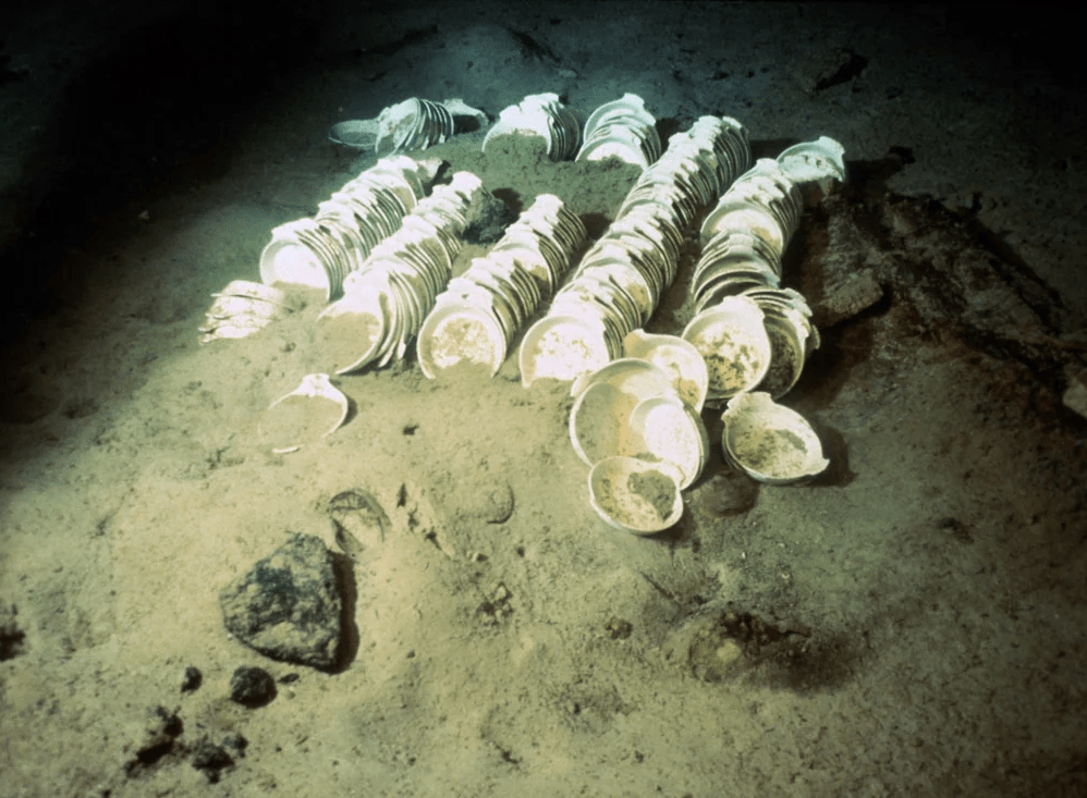 A debris of china dishes seen on the wreck of the Titanic